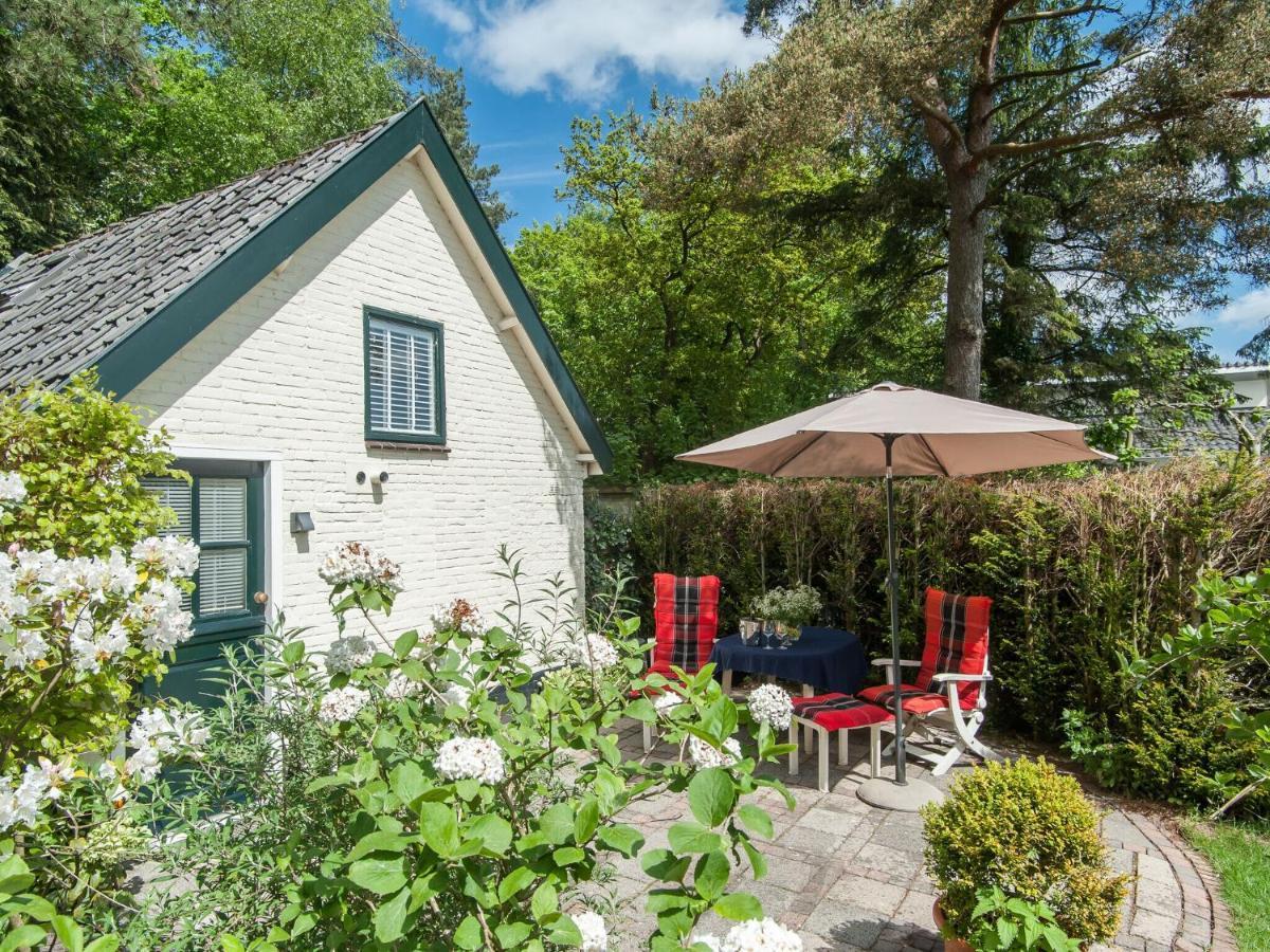 Pleasing Holiday Home In Schoorl With Patio Exterior foto