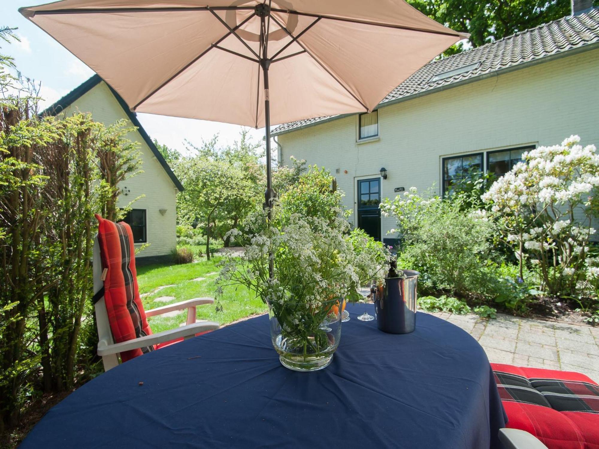 Pleasing Holiday Home In Schoorl With Patio Exterior foto