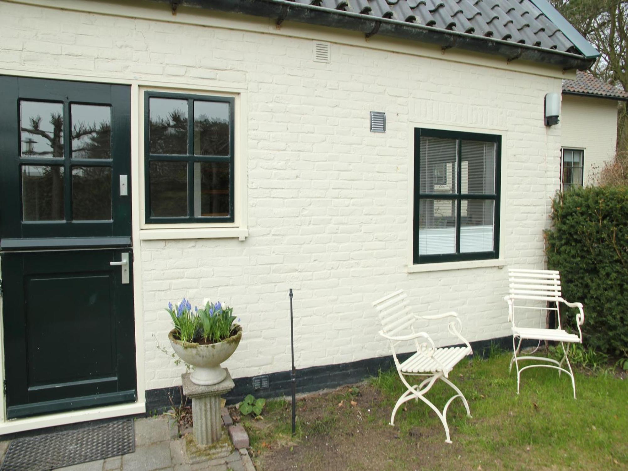 Pleasing Holiday Home In Schoorl With Patio Exterior foto